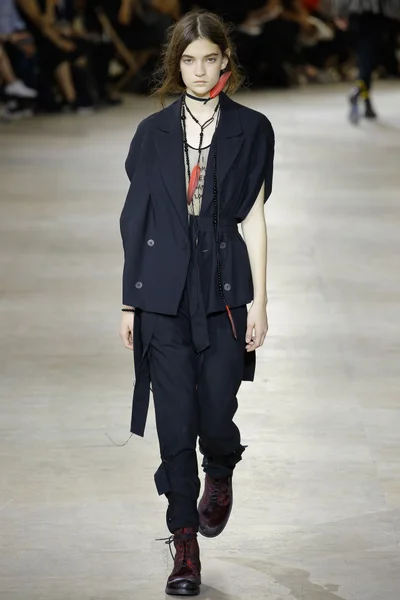 Look 28